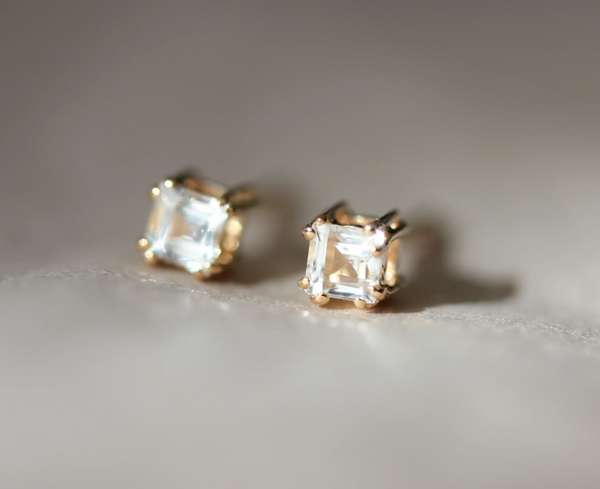 Billie Studs • White Topaz